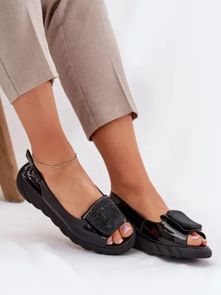 Kožené lakované sandály Artiker na klínovém podpatku černé