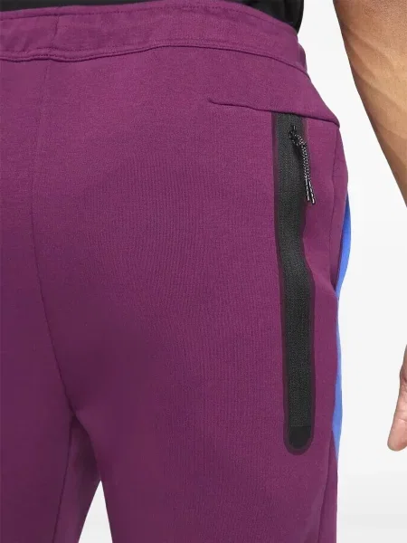 Fleecové běžecké kraťasy Nike s vázáním červené