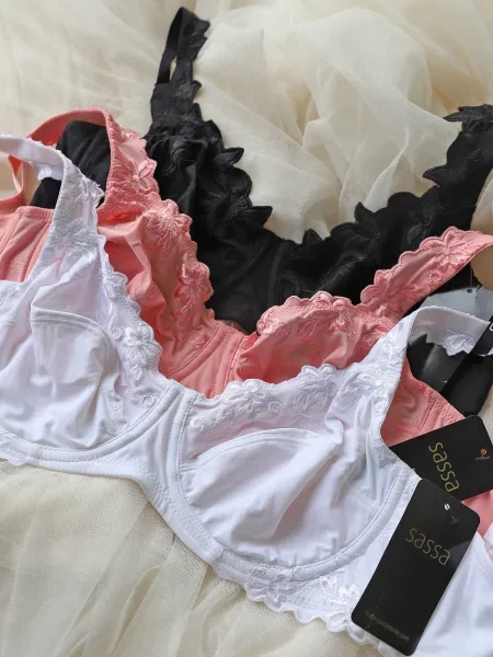 Однотонный бюстгальтер с вышивкой білий