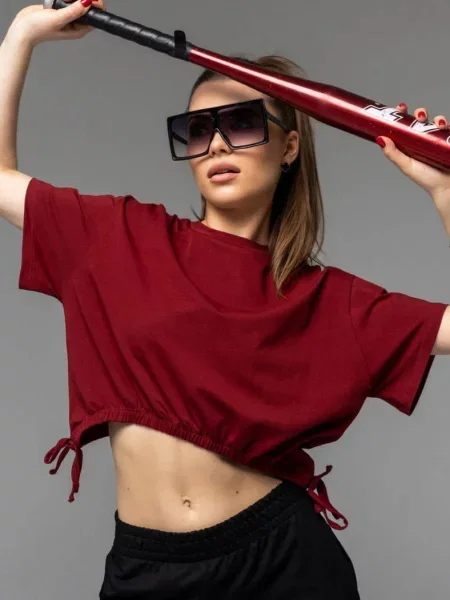 Женская трикотажная футболка червона