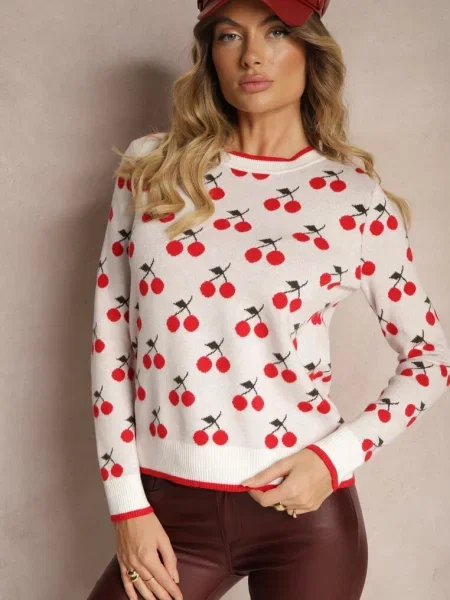 Casualowy Sweter z Wiskozą Ozdobiony Printem w Wisienki Avattria biały