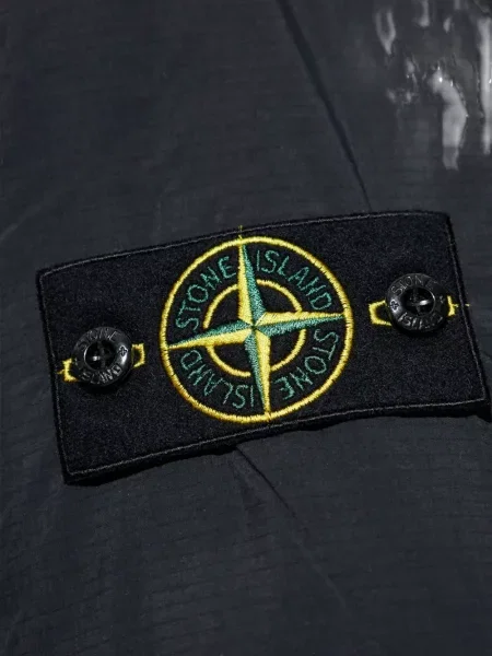Geacă Stone Island cu glugă cu strasuri negru