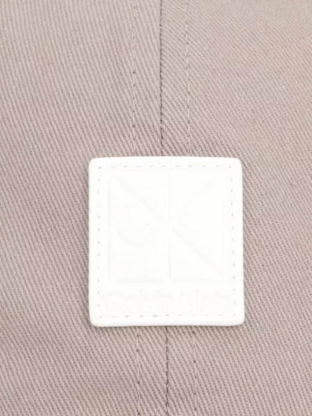 Calvin Klein kapa s šiltom bež