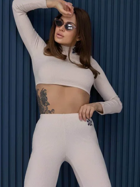 Женский кроп-топ с длинным рукавом бежевий