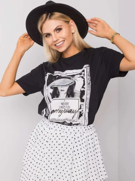 Tricou Fashionhunters cu aplicații negru