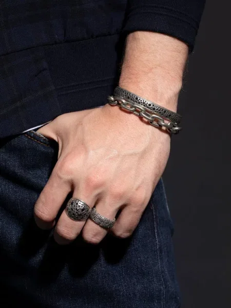 Apyranke John Varvatos juoda
