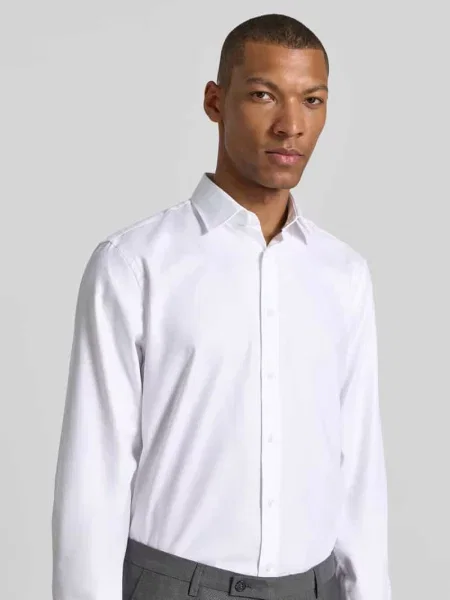 Koszula o kroju slim fit biznes z kołnierzykiem typu kent Jake*s biała