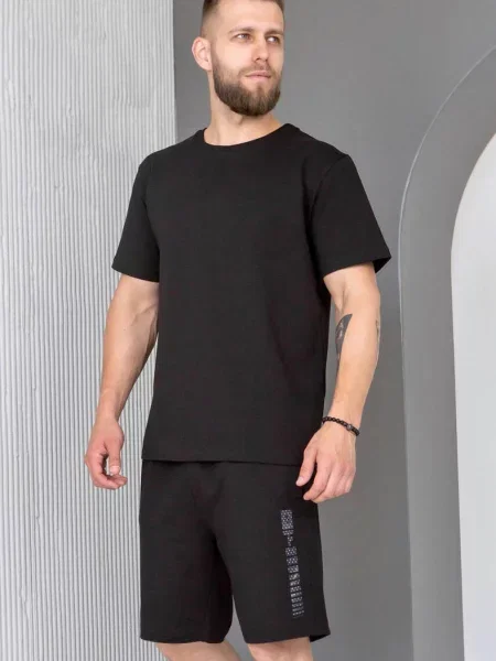Комплект: футболка и шорты чорна