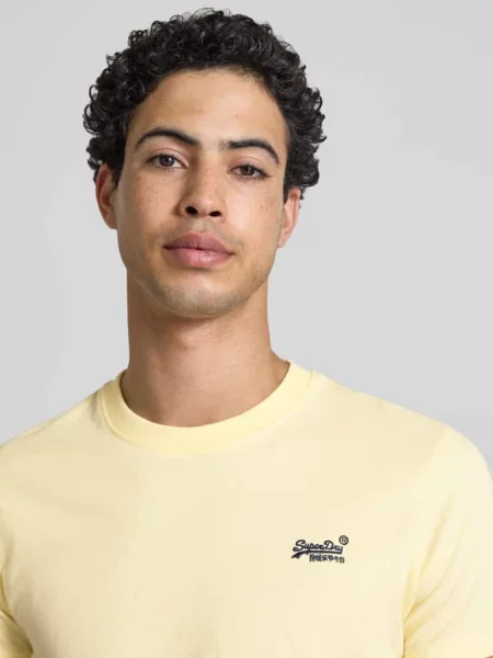 T-shirt w kroju regular fit z haftowanym logo Superdry
