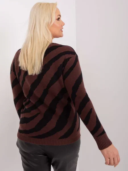 Pulover Fashionhunters cu imprimeu animal print maro