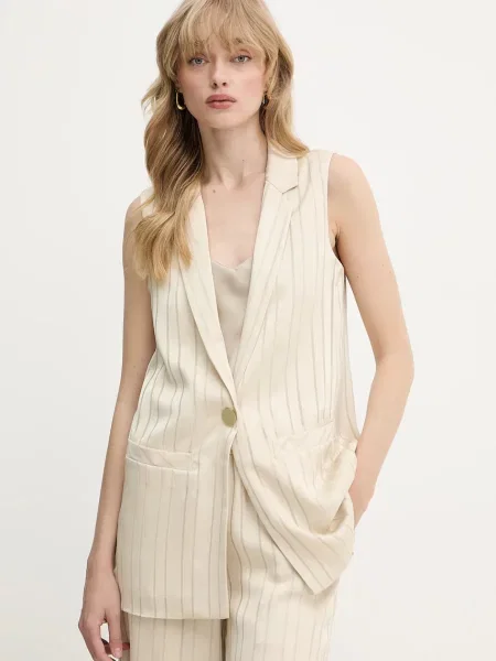 Armani Exchange sacou un singur rând de bej