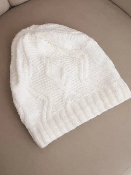 Căciulă Kesi din fleece alb