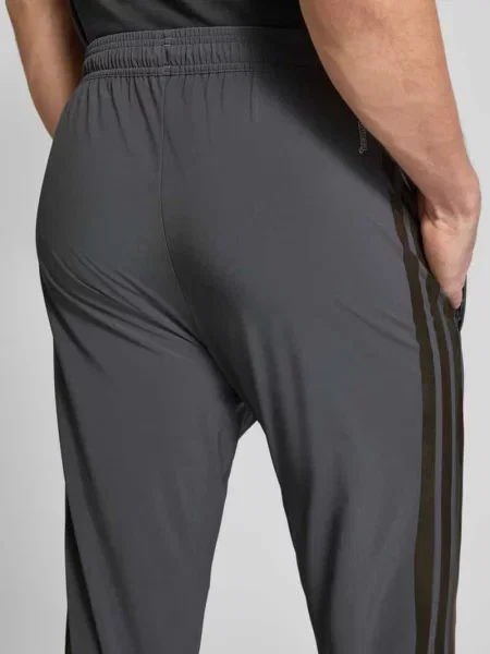 Spodnie dresowe o kroju regular fit z elastycznym pasem model TIRO' Adidas Sportswear
