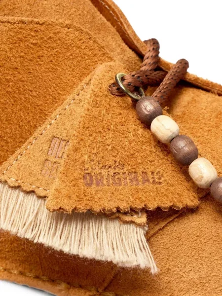 Ghete desert Clarks din piele de căprioară maro