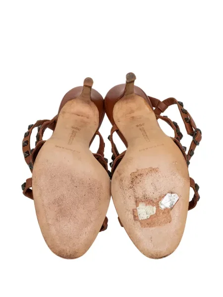 Dirželis sandalai Manolo Blahnik su spygliais ruda