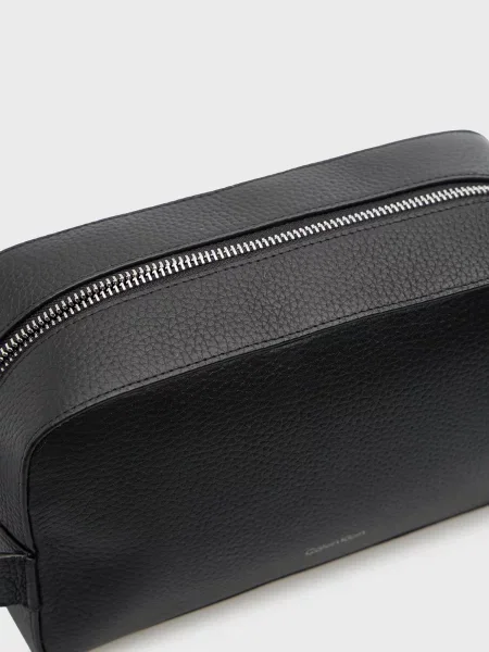 Кожаная косметичка Calvin Klein черная