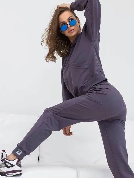 Женский спортивный костюм с капюшоном