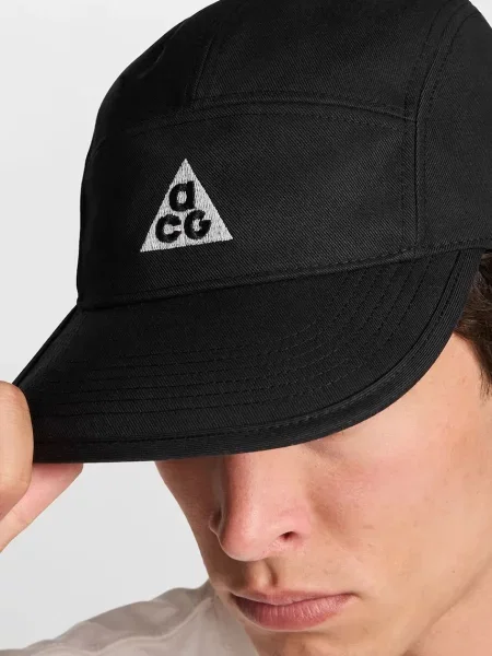 Nike ACG: All Conditions Gear Nike ACG All Conditions Gear kapa s šiltom ACG Fly črna