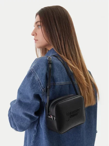 Tommy Jeans Taška cez rameno MUST' čierna