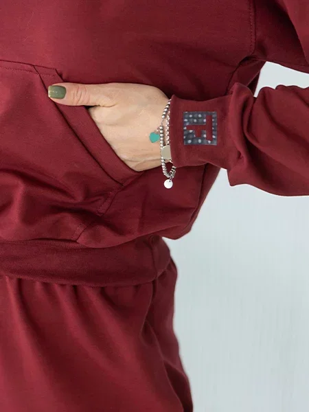 Женский спортивный костюм с капюшоном червоний