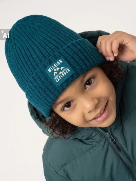 Sinsay Čepice beanie s viskózou a nášivkou zelená