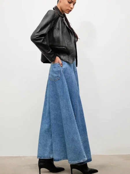 Answear.LAB fusta jeans midi evazati albastru