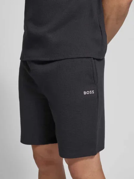 Szorty o kroju regular fit z fakturowanym wzorem Boss czarne