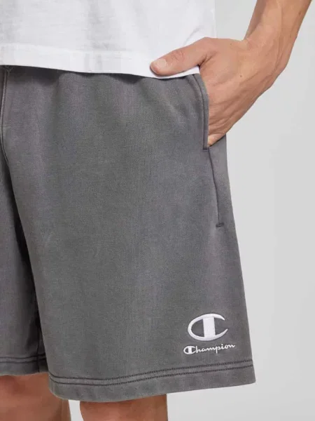 Bermudy o kroju regular fit z wyhaftowanym logo Champion