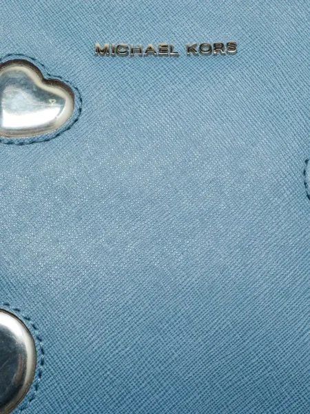 Body Michael Michael Kors cu franjuri din piele cu motiv cu inimi albastru