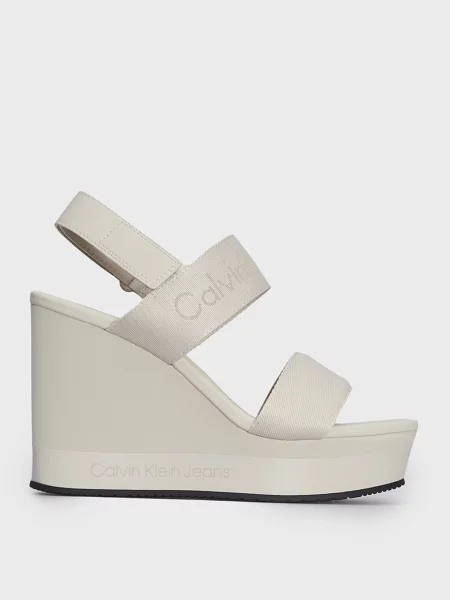 Босоножки Calvin Klein Jeans на танкетке бежевые