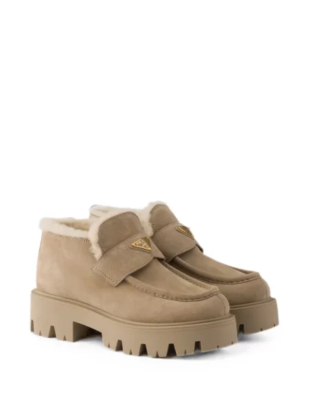 Pantofi loafer Prada din piele de căprioară
