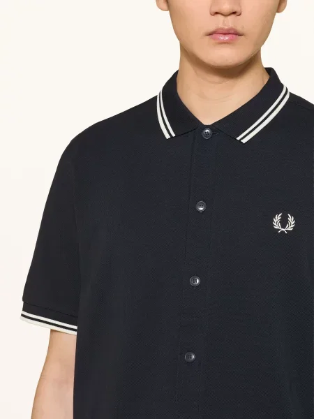 Fred Perry Košile S Krátkým Rukávem Comfort Fit Z Piqué tmavě modrá bílá