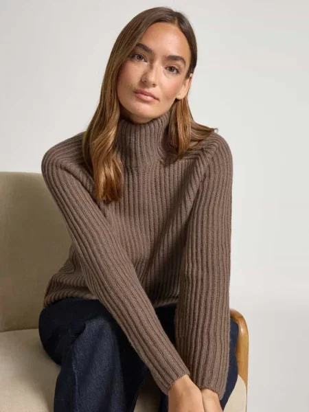 Sweter z dzianiny ze stójką model ‘Thyra’