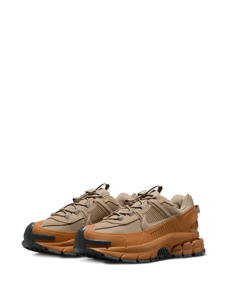 Маратонки Nike Vomero кафяво