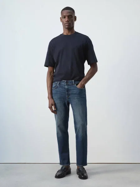Jeansy Ben cropped tapered fit Mężczyzna 46 MANGO MAN ciemnoniebieski