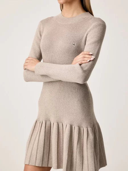 Calvin Klein Jeans рокля тип пуловер с бежово