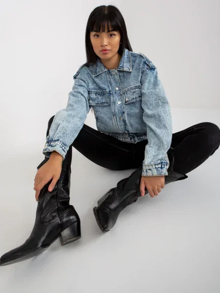 Kurtka jeansowa Fashionhunters z ćwiekami niebieska