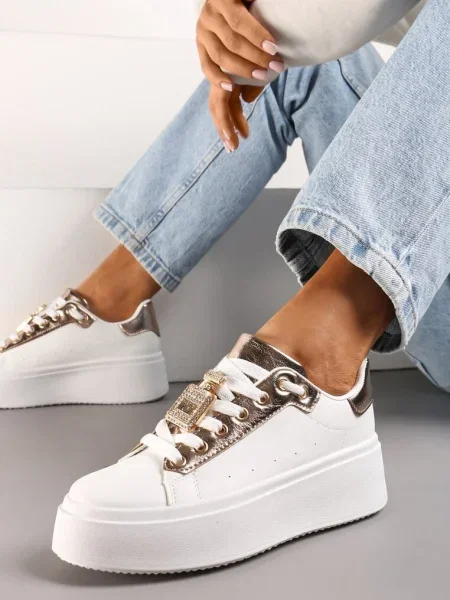 Sneakerși Alb-Șampanie cu Pandantiv Metalic cu Zirconiu pe Șireturi Edosa alb
