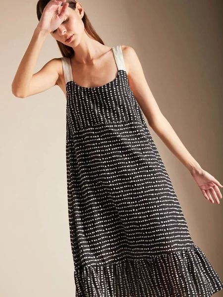 Легкий женский сарафан на широких бретелях чорний