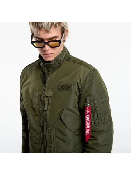 Яке Alpha Industries зелено