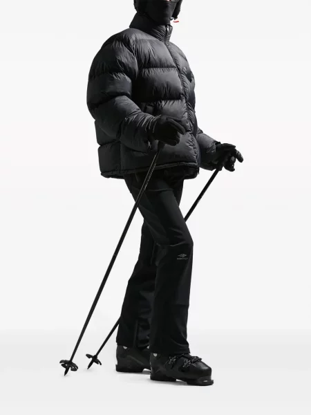 Raštuotos kelnės Balenciaga įsiliepsnojo juoda