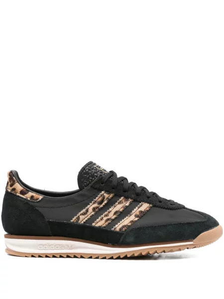 Dryžuotos sportbačiai Adidas juoda