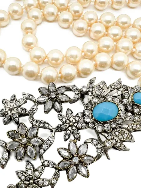 Колие Jennifer Gibson Jewellery с перли сребристо