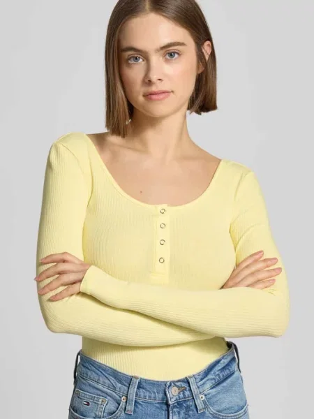 Bluzka z długim rękawem o kroju slim fit z mieszanki bawełny model ‘KITTE’ Pieces