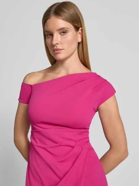 Sukienka midi o kroju slim fit z rozcięciem Lipsy
