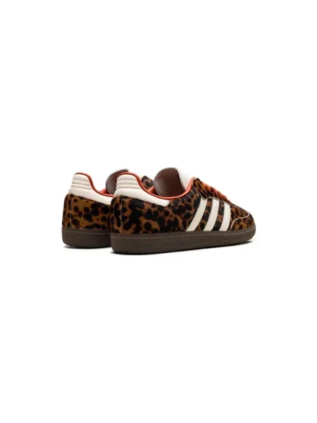 Pantofi Adidas cu model leopard roșu