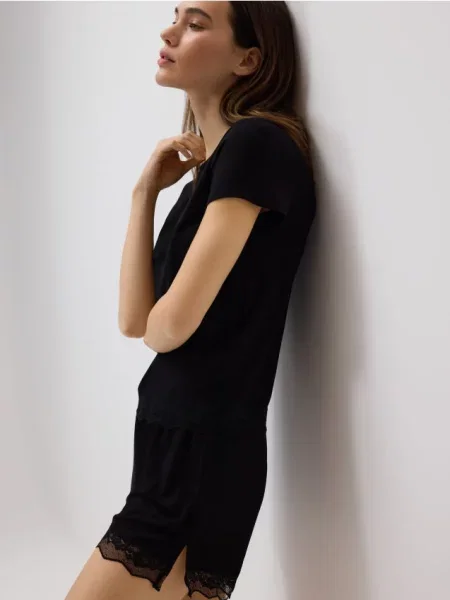 Reserved Pijama din două piese cu adaos de negru