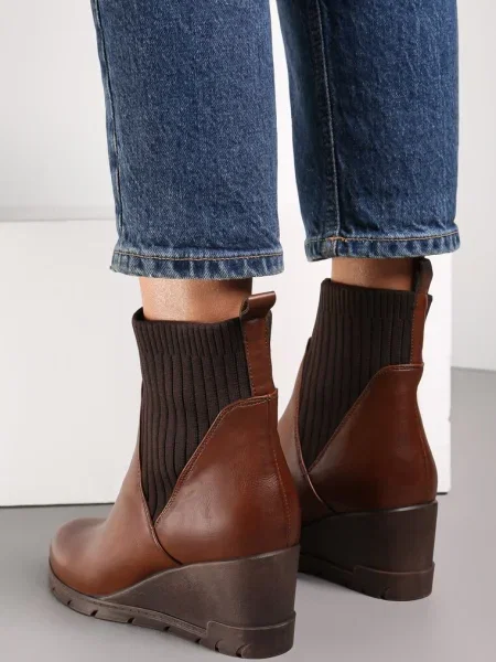 Botine cu wedge și partea superioară elastică Touge maro