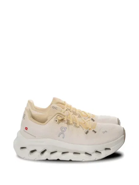 Sneakerși On