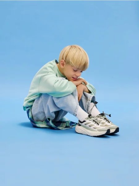 Reserved Ľahké topánky typu sneakers bledozelená